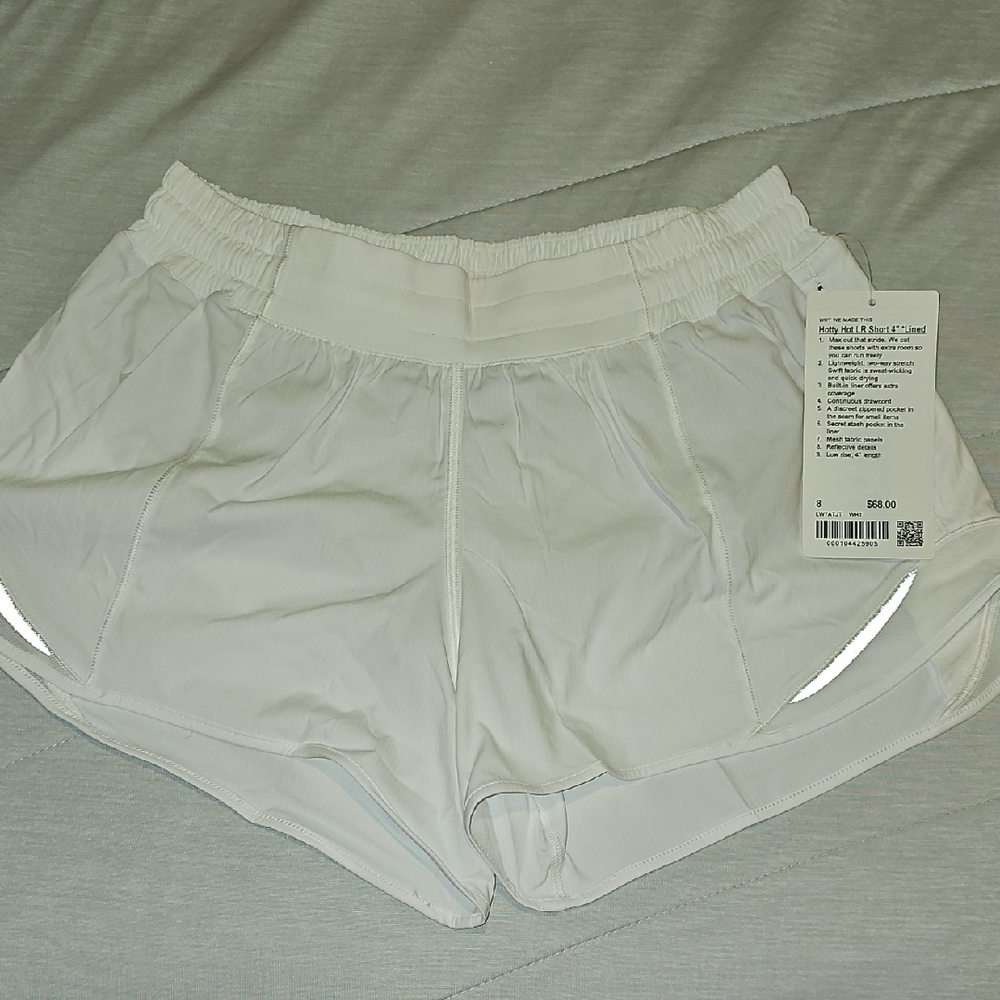 NWT! Lululemon White Hotty Hot low rise 4" - Picture 3 of 5